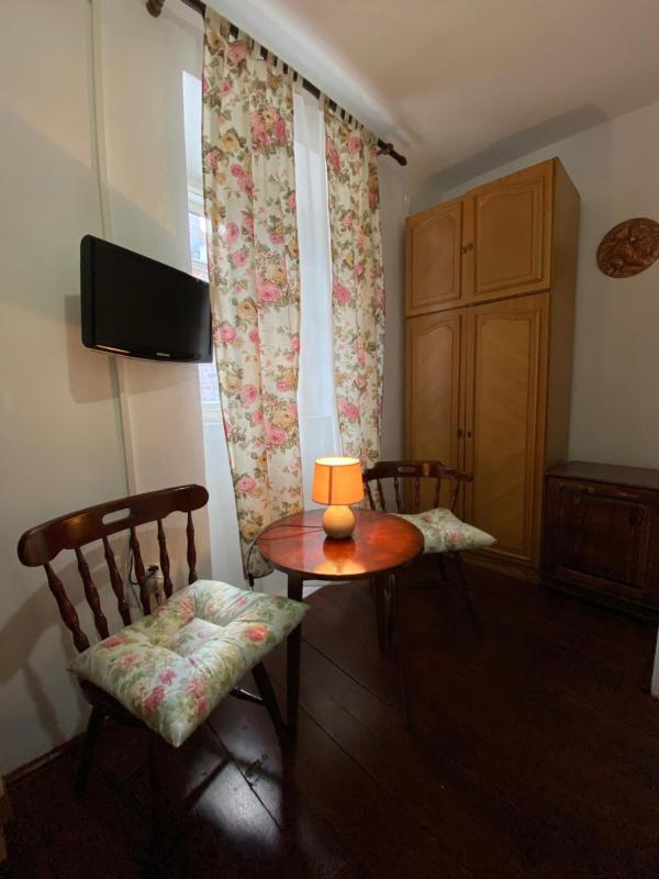 Viktor Rooms - image 6