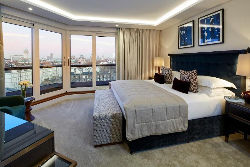 Deluxe Two-Bedroom Apartment image 2