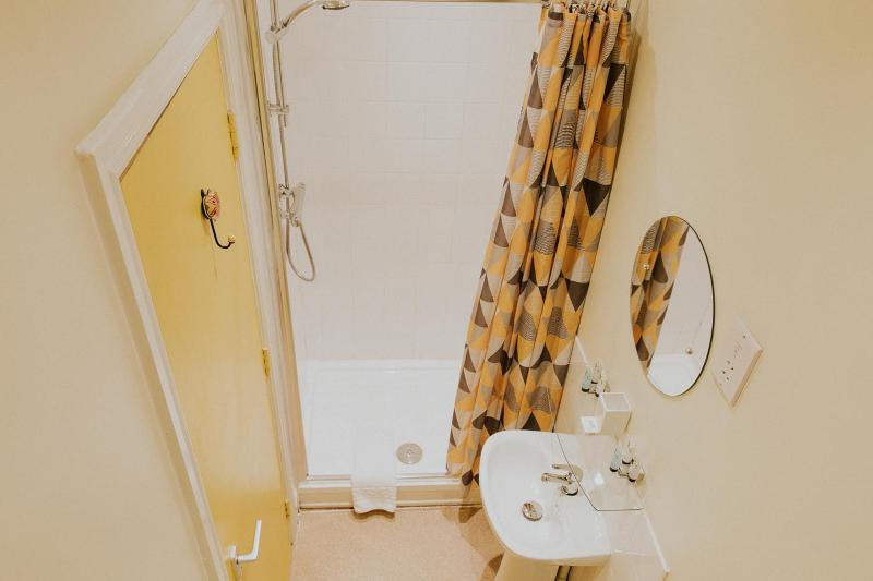 Small Double Ensuite (shower only) image 2