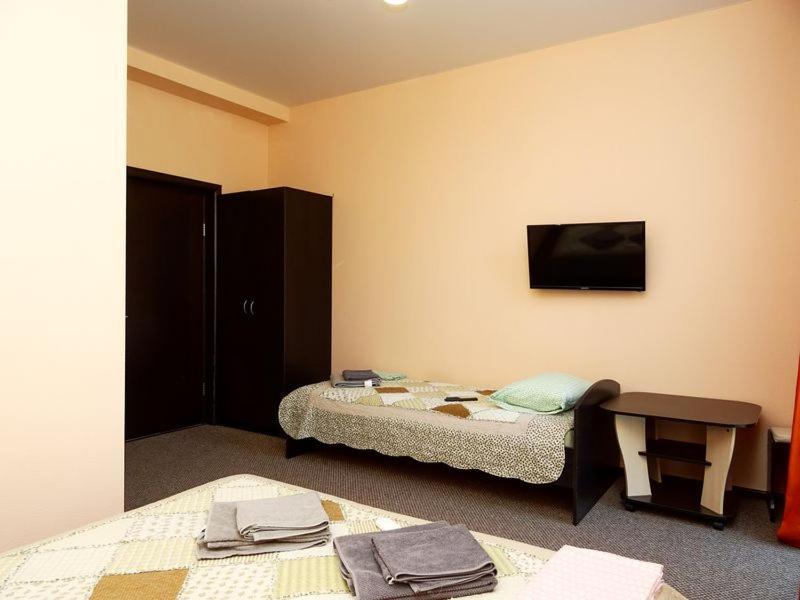 Triple Room with Balcony image 2