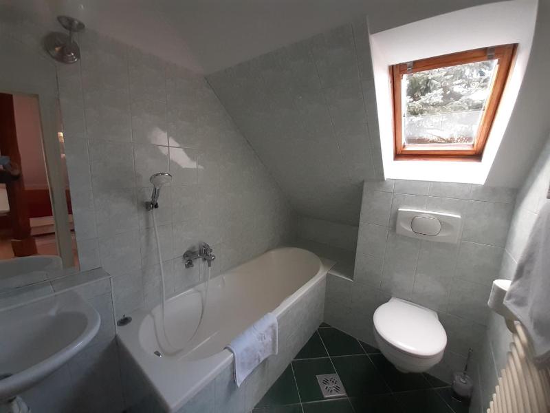 Twin Room image 2