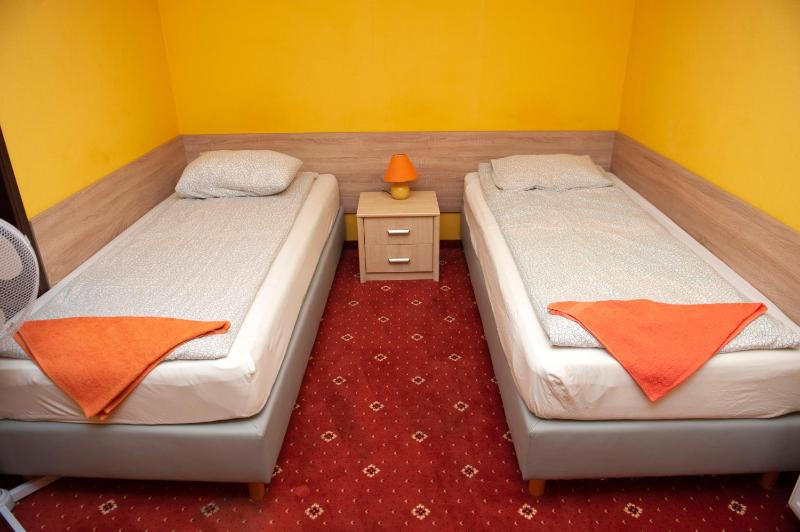 Double Room image 4
