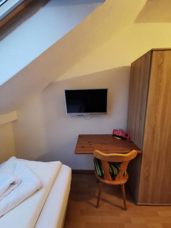 Budget Single Room image 3