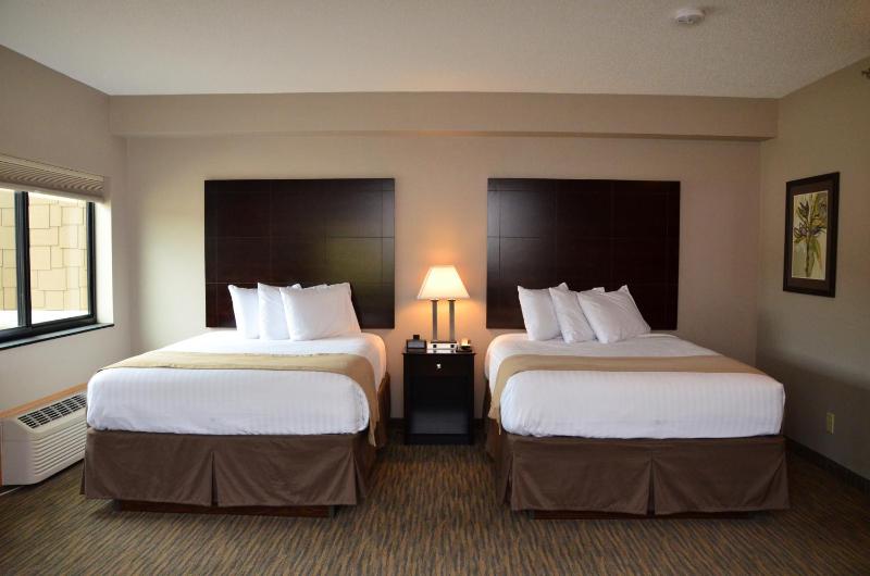 Standard Queen Room with Two Queen Beds image 3
