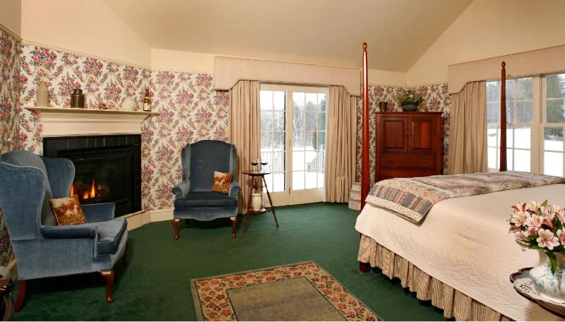 Double Room with Spa Bath image 3