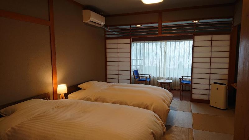 Twin Room with Shower image 1