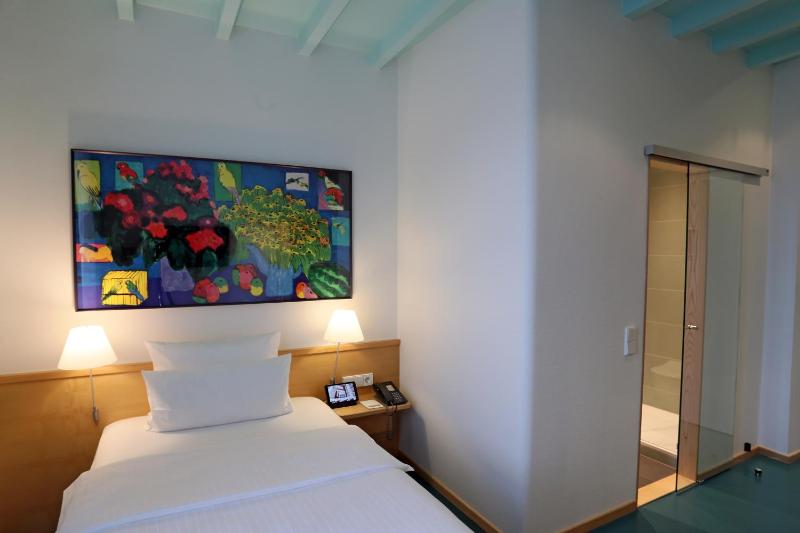 Cosy Single Room image 3