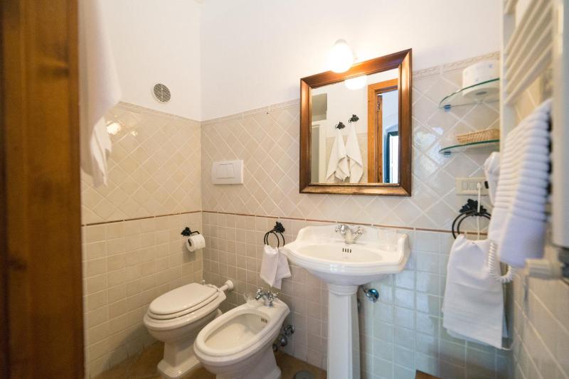 Standard Double Room image 2