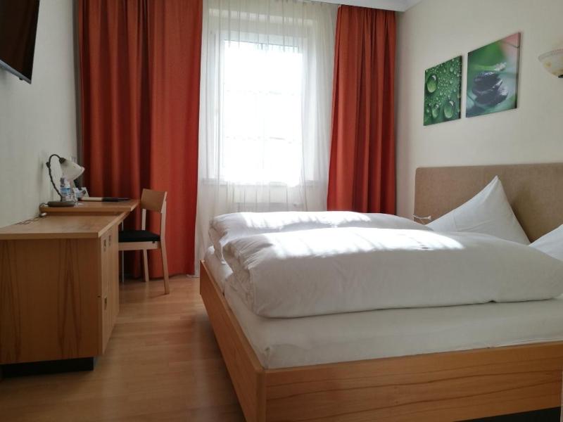 Double Room image 2