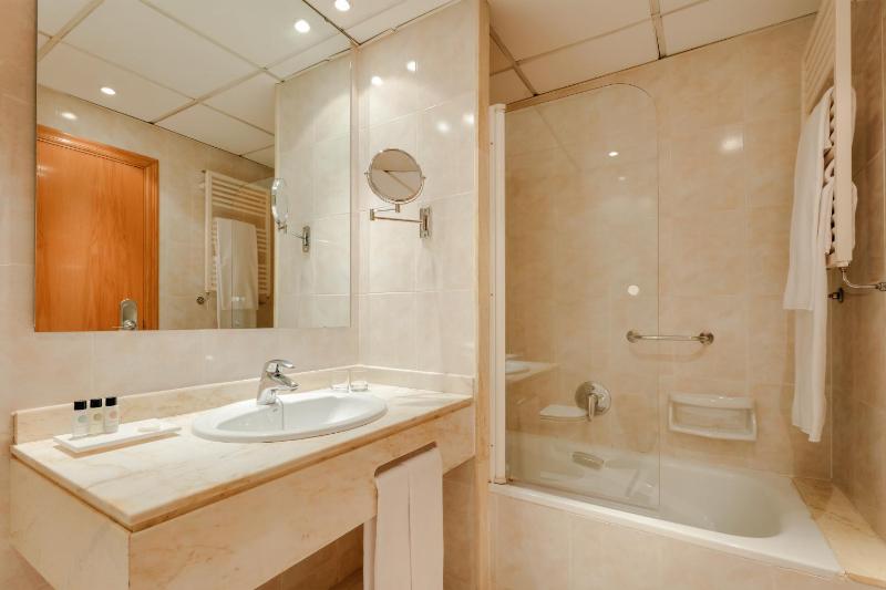 Standard Double or Twin Room image 2