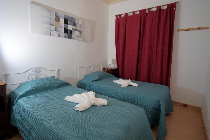 Two-Bedroom House image 4