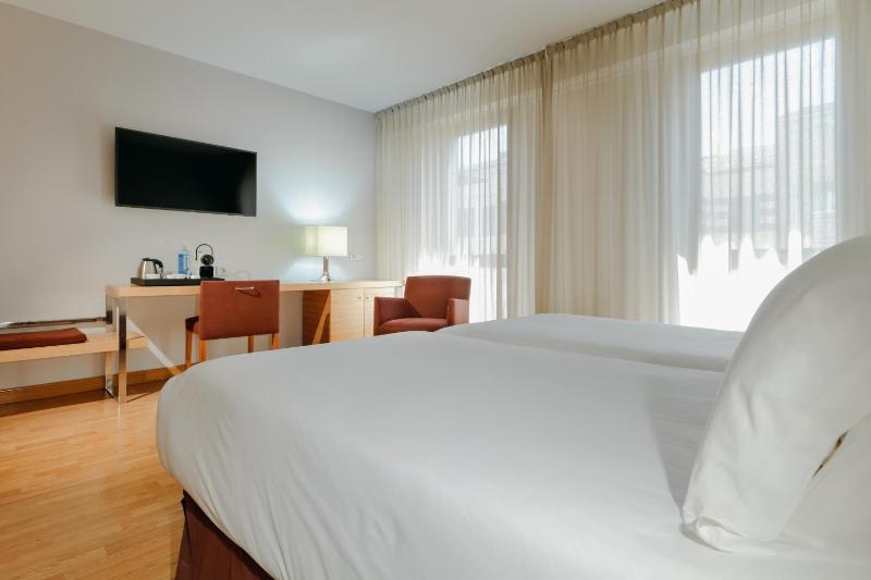 Standard Double or Twin Room image 4