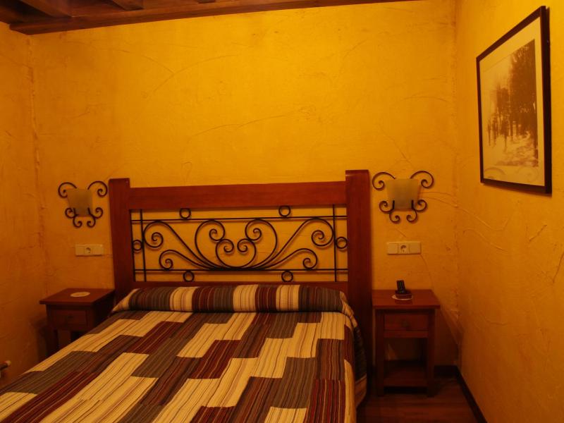 Double or Twin Room image 3