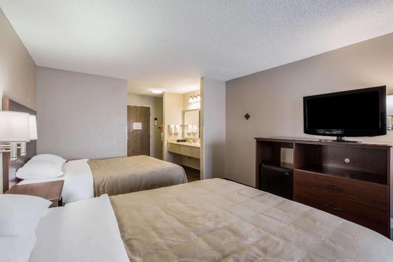Queen Room - Non-Smoking image 2