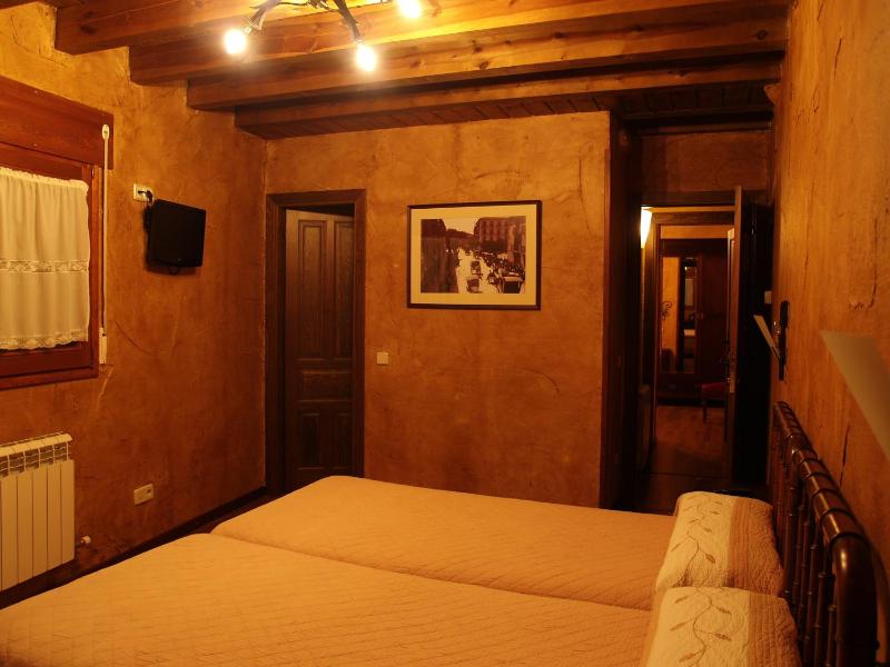 Double or Twin Room image 4