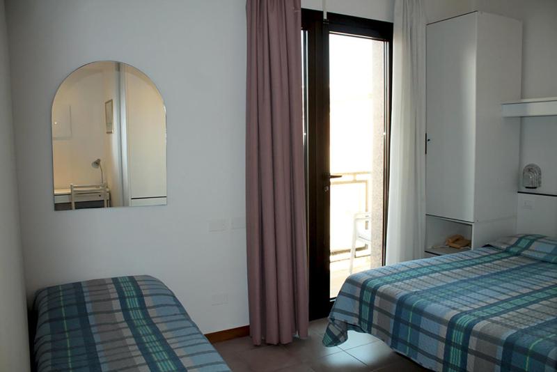 Triple Room with Balcony image 4