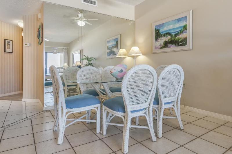 Three Bedroom Apartment image 2