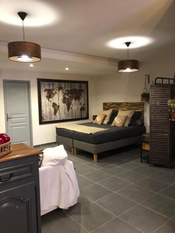 Family Room image 1
