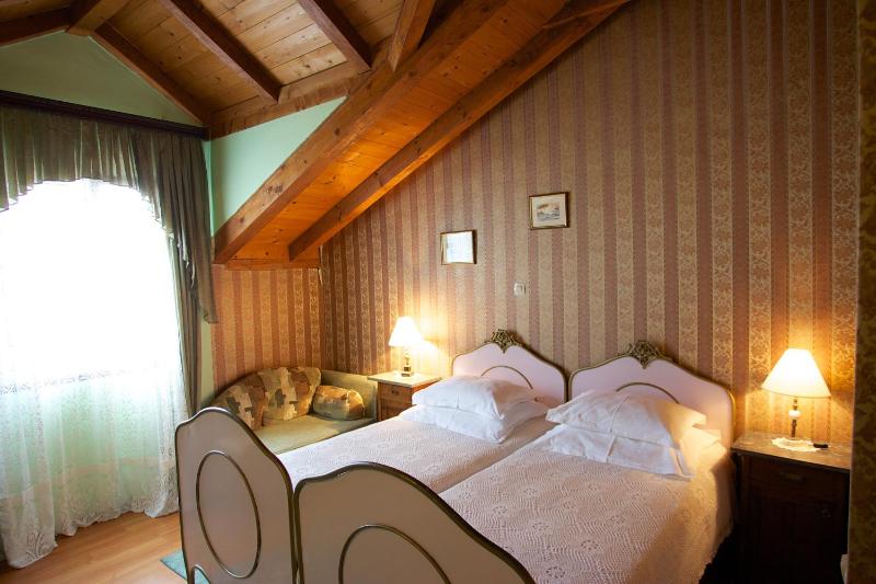 Standard Double Room image 2