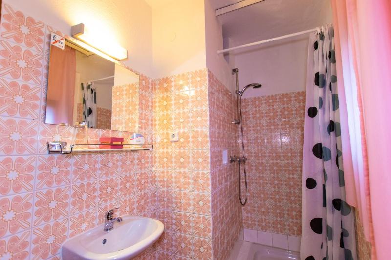 Economy Double Room image 3