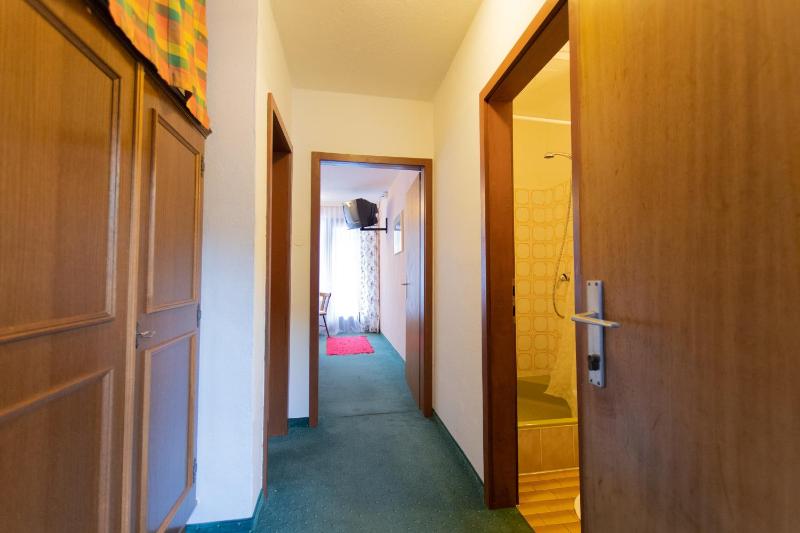 Economy Double Room image 4