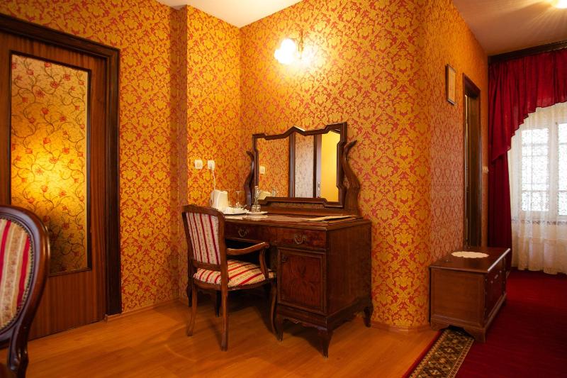 One-Bedroom Suite image 4