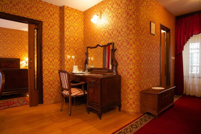 One-Bedroom Suite image 3