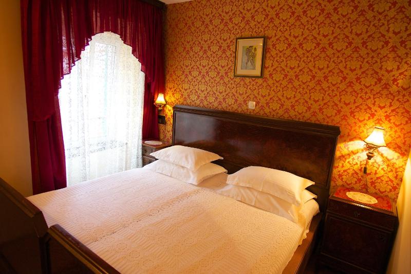 One-Bedroom Suite image 2