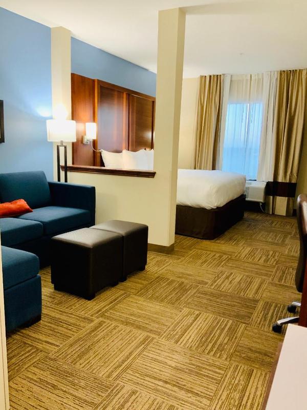 King Suite - Non-Smoking image 2