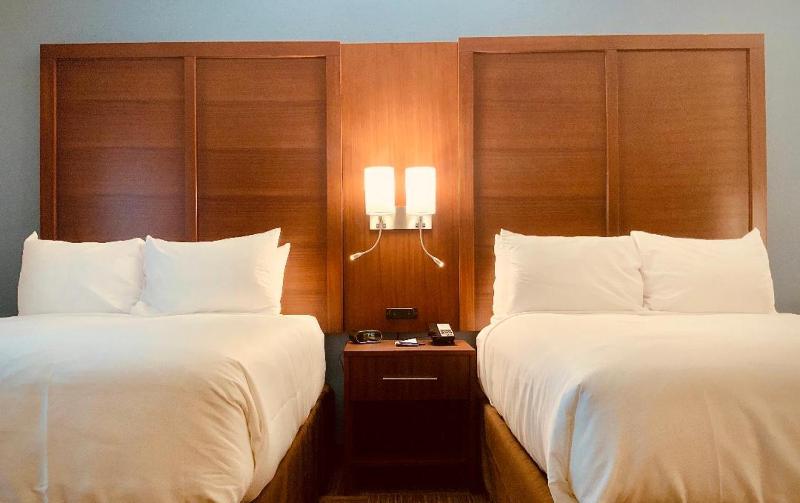 Queen Suite with Two Queen Beds - Non-Smoking image 2