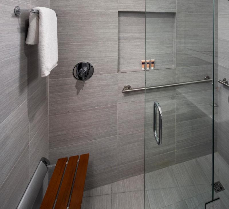Double Room with Two Double Beds and Accessible Shower - Disability Access image 3