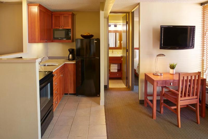One Bedroom Suite with One Queen image 4