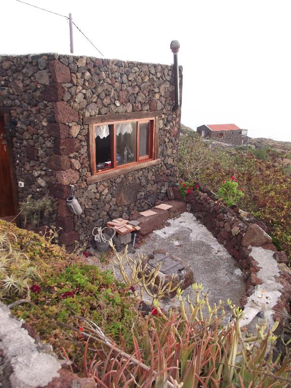 One-Bedroom Cottage image 4