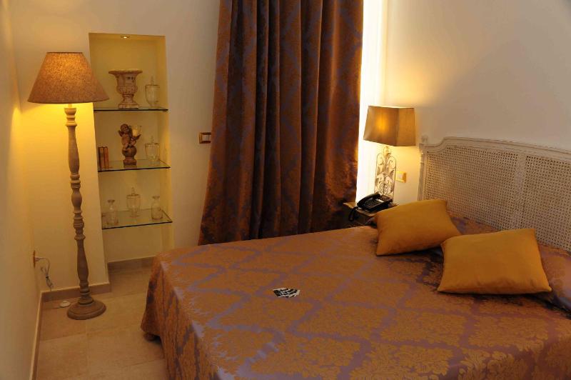 Double or Twin Room image 3