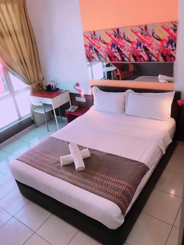 Deluxe Double or Twin Room image 2