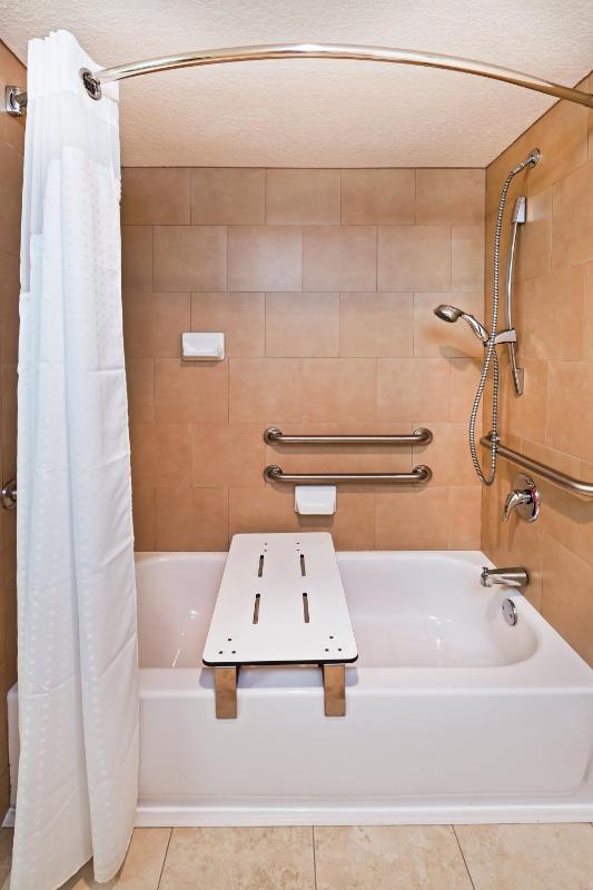 Standard King Room with Accessible Tub - Mobility Access image 2