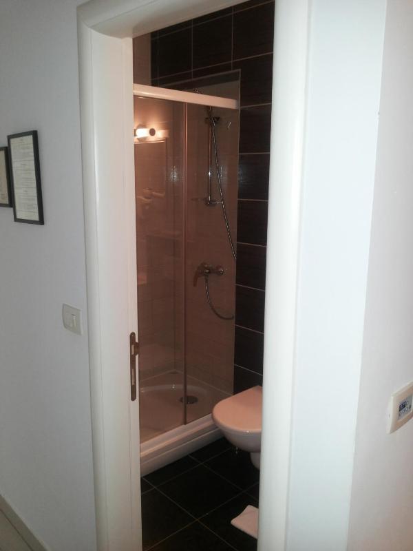 Double Room image 4