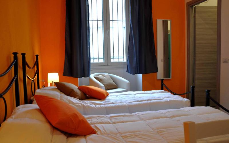 Twin Room with Private Bathroom image 3