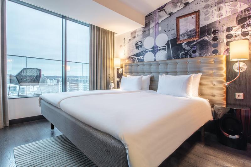 Junior Suite with Balcony image 2
