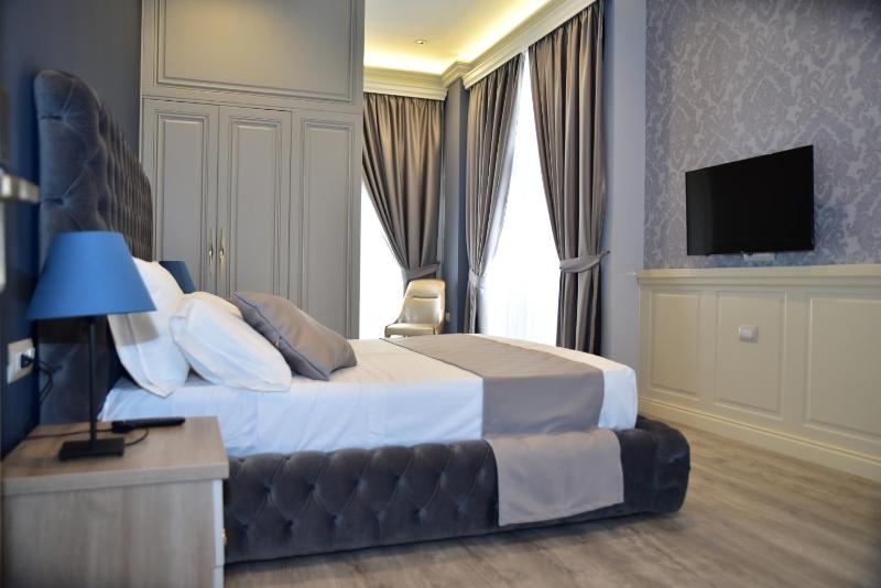 Deluxe Double Room image 2