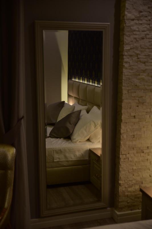 Twin Room with Balcony image 4