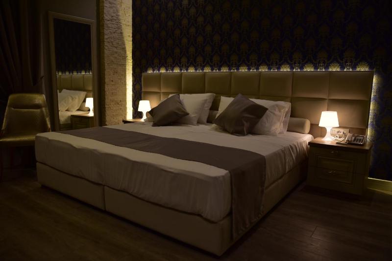 Twin Room with Balcony image 3