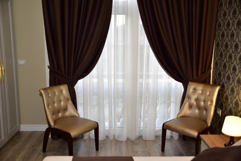 Deluxe Twin Room image 4