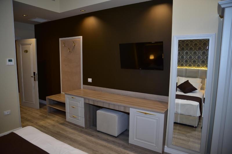 Deluxe Twin Room image 3