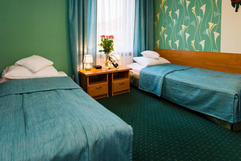 Twin Room image 3