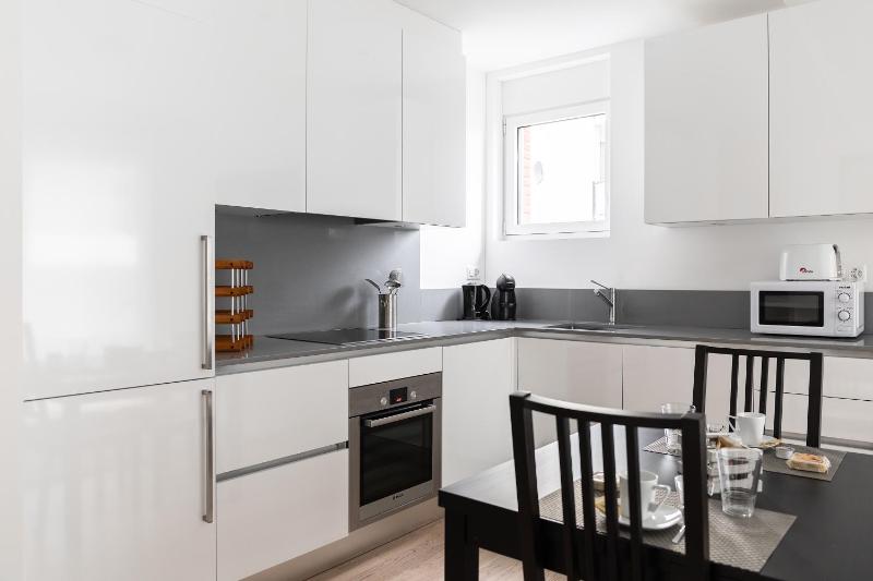 One-Bedroom Apartment image 4