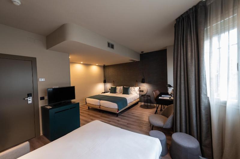 Atenea Rekord Suites Barcelona - image 11