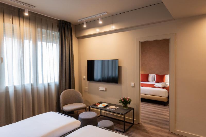 Atenea Rekord Suites Barcelona - image 9