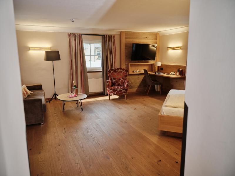 Large Double Room image 4