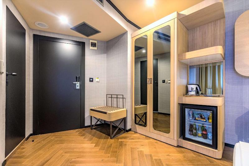 Single Room image 3